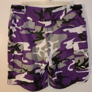 Men's cammo cargo shorts 39 to 43 waist.
